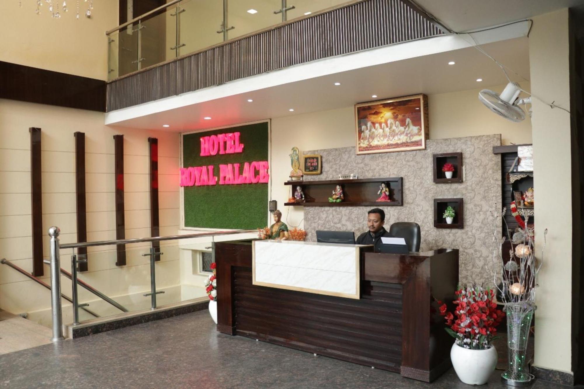 Hotel Royal Palace ジャランダール エクステリア 写真